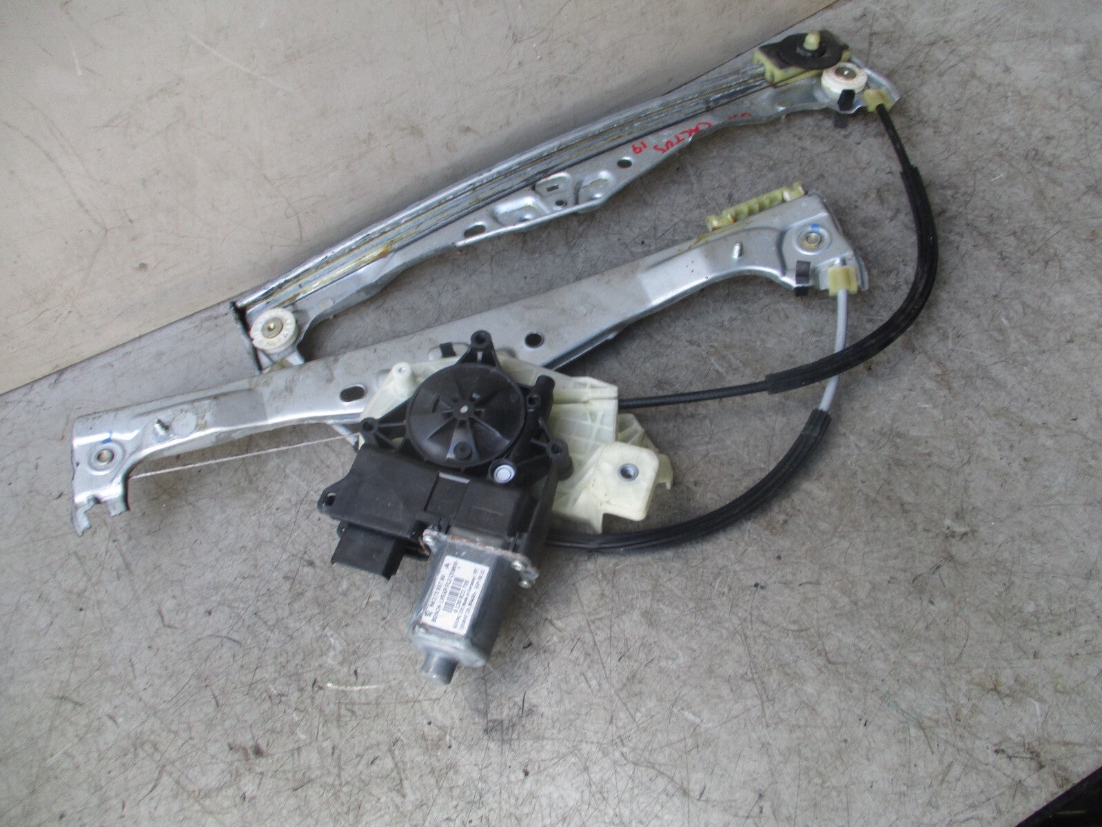 2018 CITROEN CACTUS C4 OSF DRIVER SIDE FRONT WINDOW MOTOR REGULATOR 9827295780