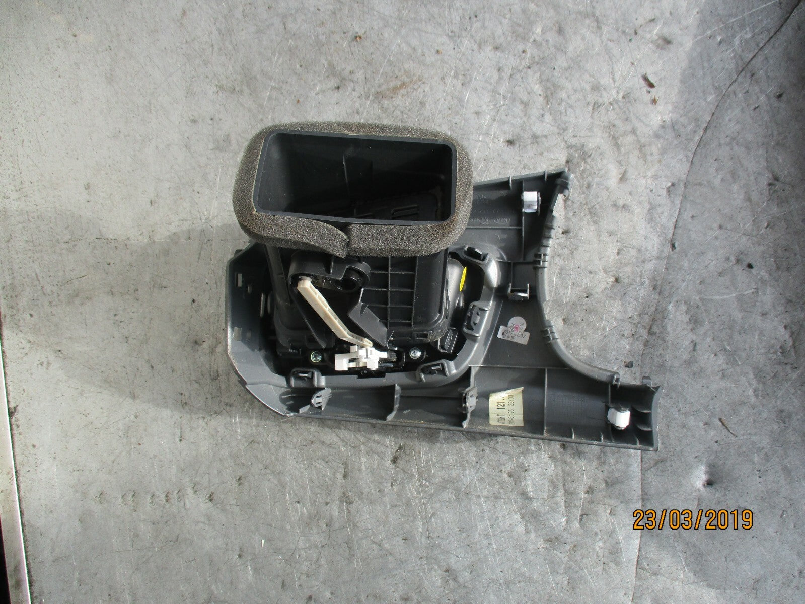 KIA RIO YB (MK4) OS DRIVER SIDE AIR VENTS GREY 97480H8900
