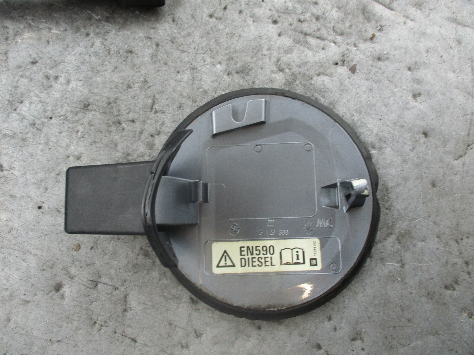 VAUXHALL ASTRA H MK5 DIESEL FUEL CAP COVER GREY 13188948