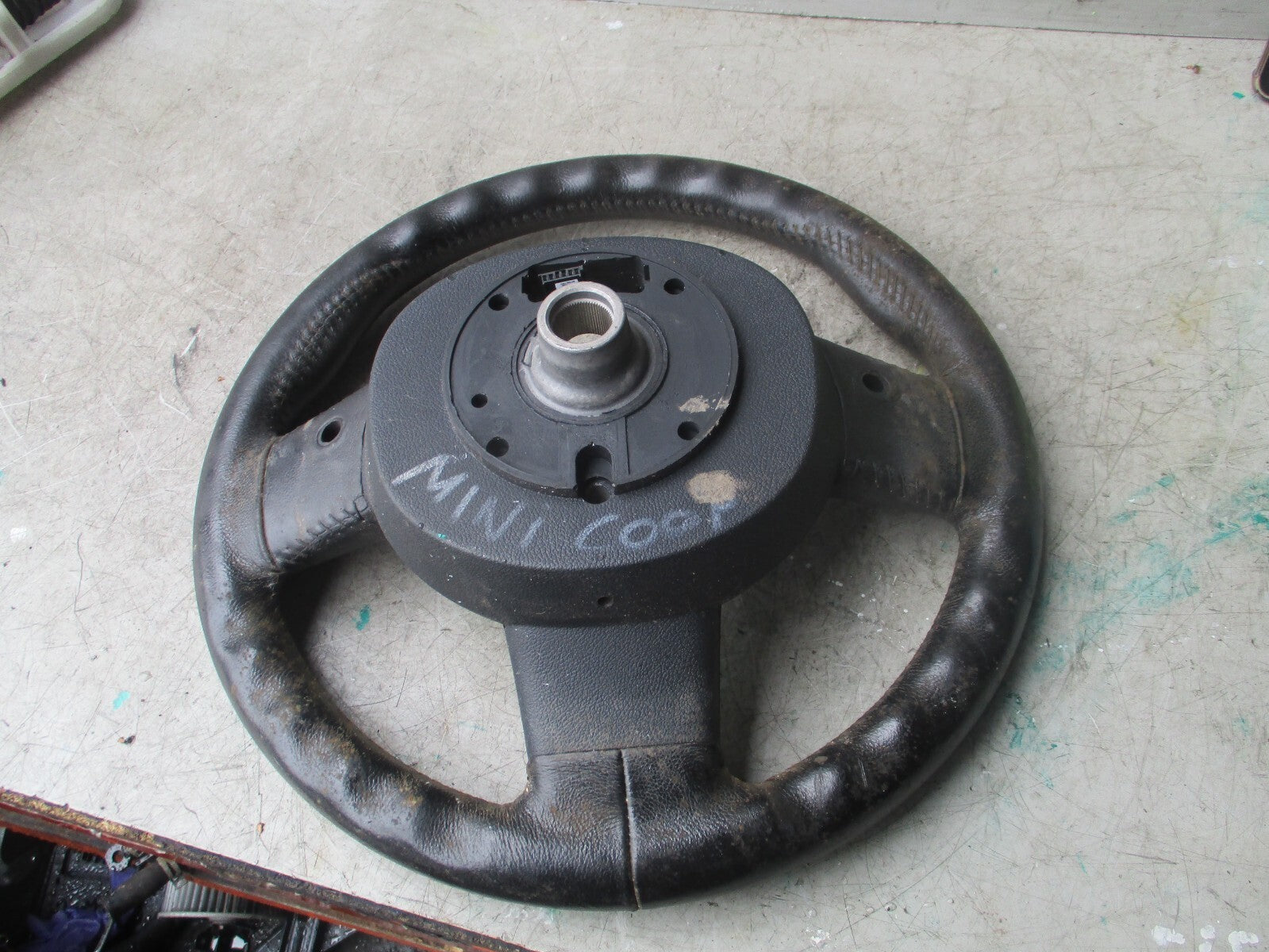 2010 MINI COOPER BOTTOM MULTIFUNCTION STEERING WHEEL 6782596
