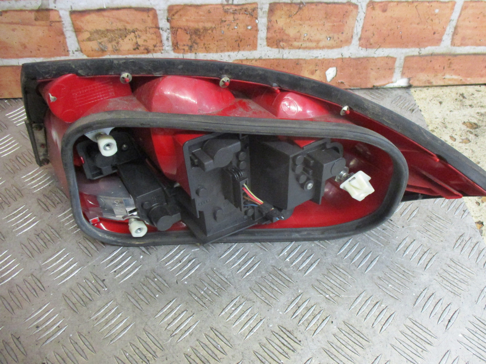 2002 AUDI TT QUATTRO 1.8 PETROL 180 BHP NS PASSENGER SIDE REAR LIGHT 89100109