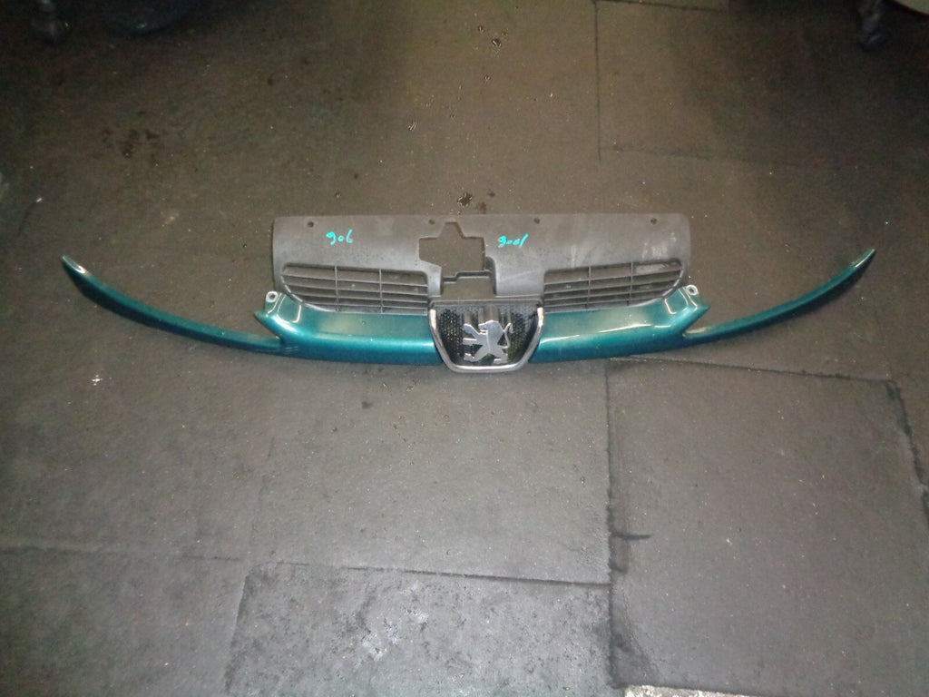 PEUGEOT 206 2001 FRONT UPPER BUMPER GRILL & BADGE EMBLEM LIGHT BLUE 9628691277