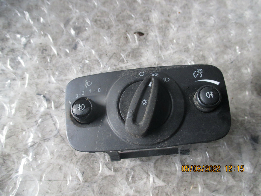 FORD FIESTA 2011 MK7 FRONT INTERIOR ROOF READING LIGHT 8A6113733