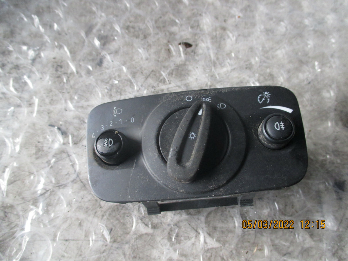 FORD FIESTA 2011 MK7 FRONT INTERIOR ROOF READING LIGHT 8A6113733