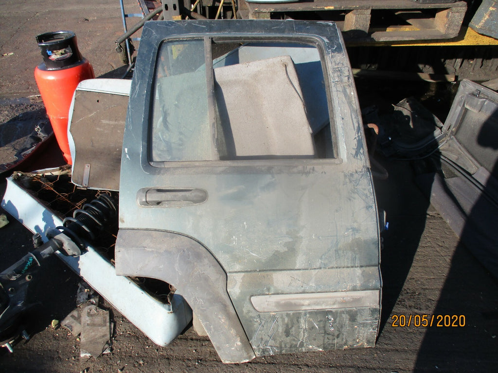 JEEP CHEROKEE SPORT 2001 - 2008 OSR DRIVER SIDE REAR DOOR GREEN