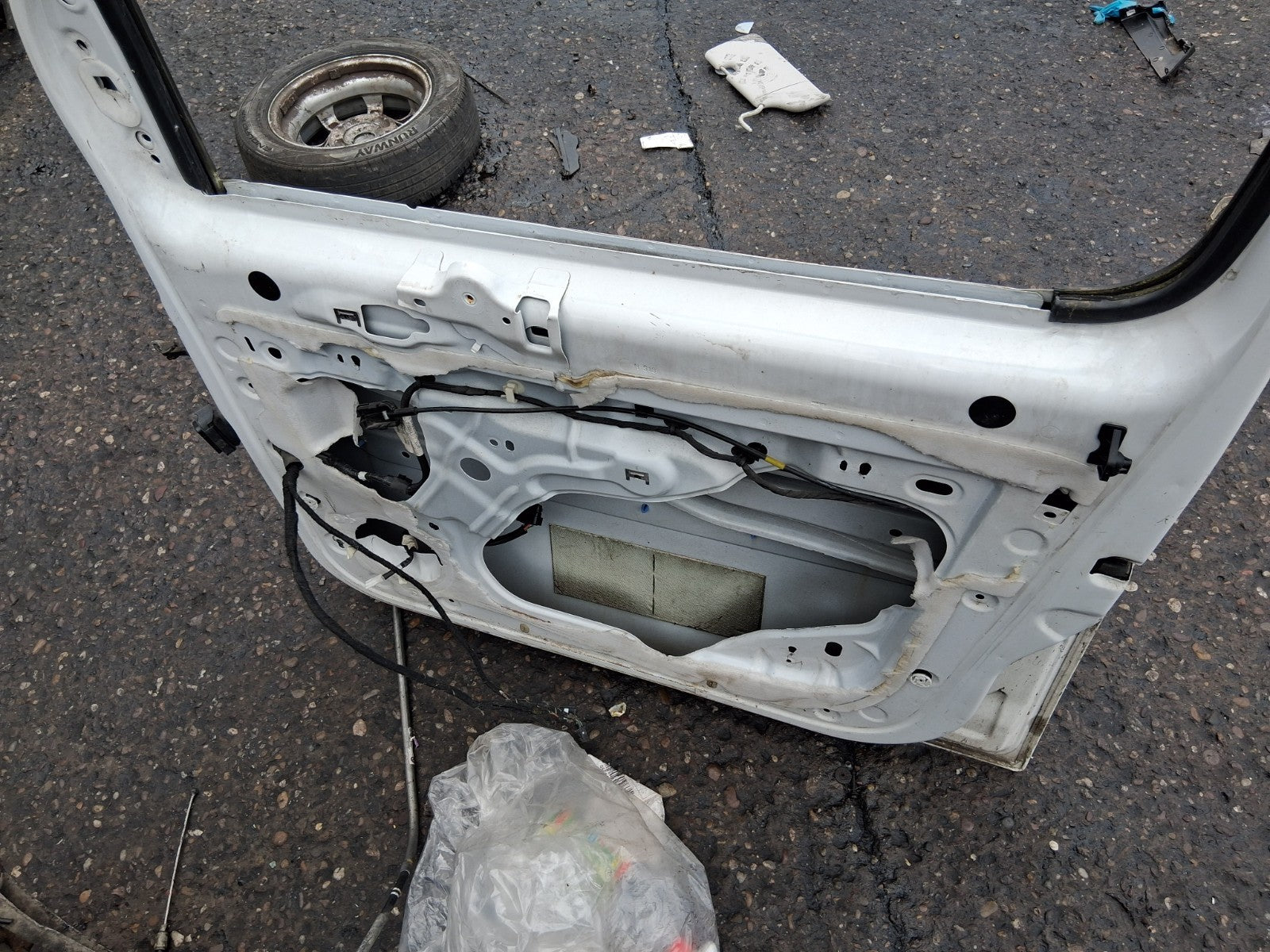 2018 MERCEDES BENZ CITAN W415 OSF DRIVER SIDE FRONT RIGHT BARE DOOR WHITE