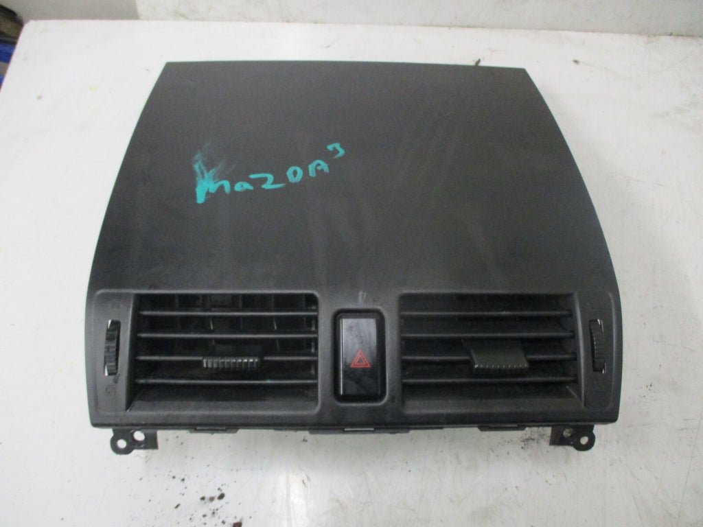 MAZDA 3 TS 2004 TOP DASHBOARD HEATER AIR VENT HAZARD SWITCH TRIM SURROUND