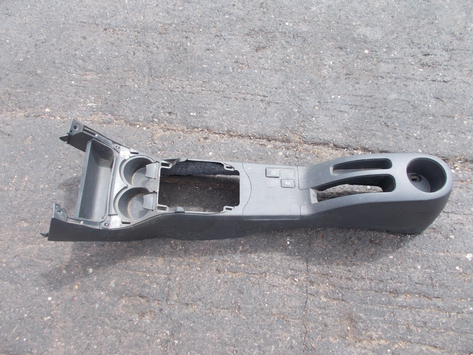 TOYOTA URBAN CRUISER 2016 CENTRE CONSOLE & CUPHOLDERS 5890152050/ 5881152020