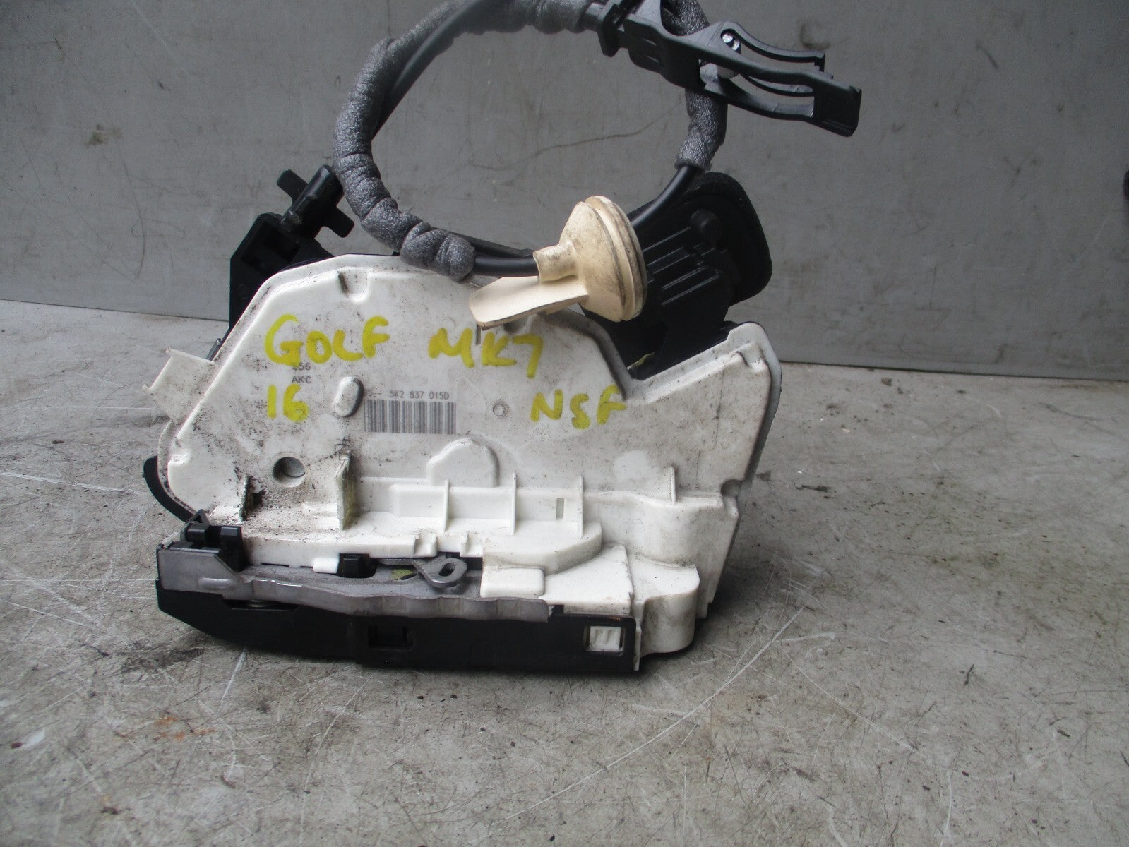 2016 VW VOLKSWAGEN GOLF MK7 NSF PASSENGER SIDE FRONT DOOR LOCK MECH 5K2837015D