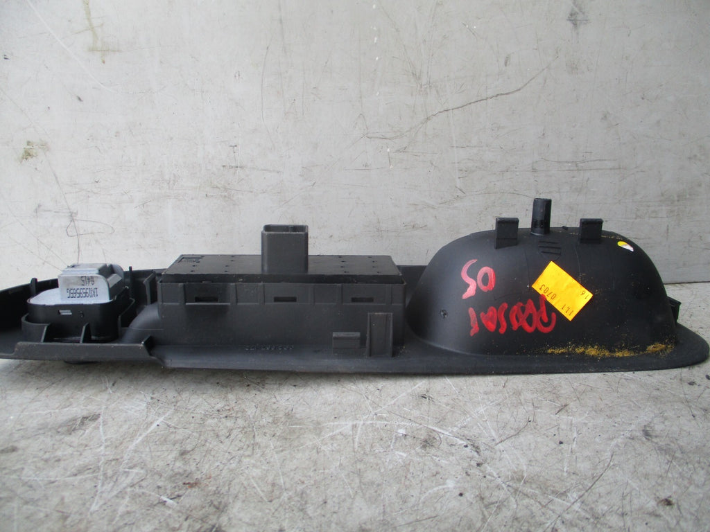 VOLKSWAGEN PASSAT 2006 FRONT DRIVER SIDE WINDOW SWITCH CONTROL PANEL 3C2867172