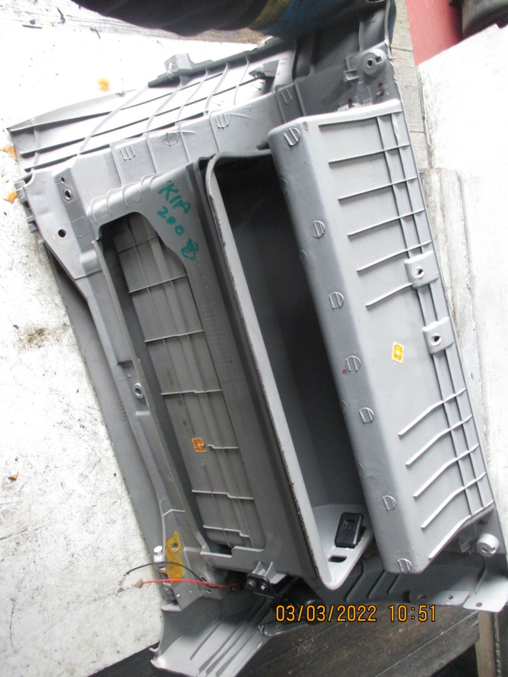 KIA SORENTO 2008 GLOVE BOX STORAGE COMPARTMENT 84541-36700