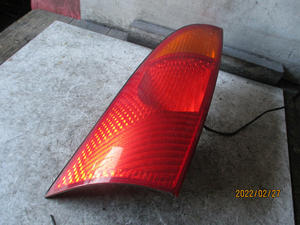 FORD FOCUS MK1 2003  OSR DRIVER SIDE REAR TAIL LIGHT