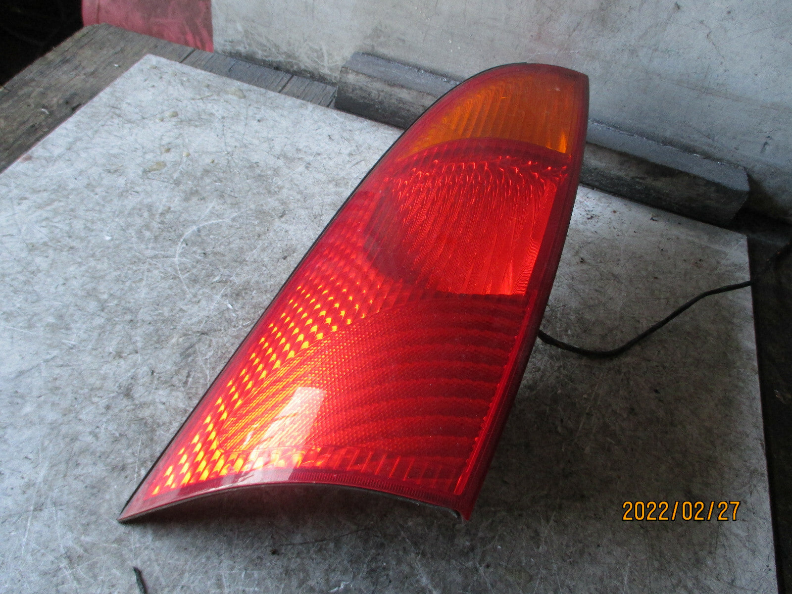 FORD FOCUS MK1 2003  OSR DRIVER SIDE REAR TAIL LIGHT
