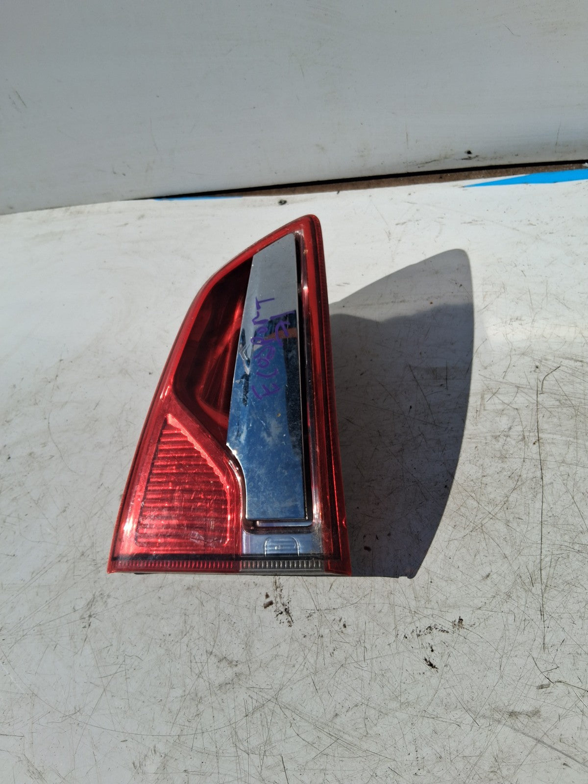 2021 FORD ECOSPORT 71 OSR OFF RIGHT DRIVER SIDE REAR INNER TAIL LIGHT 90032478
