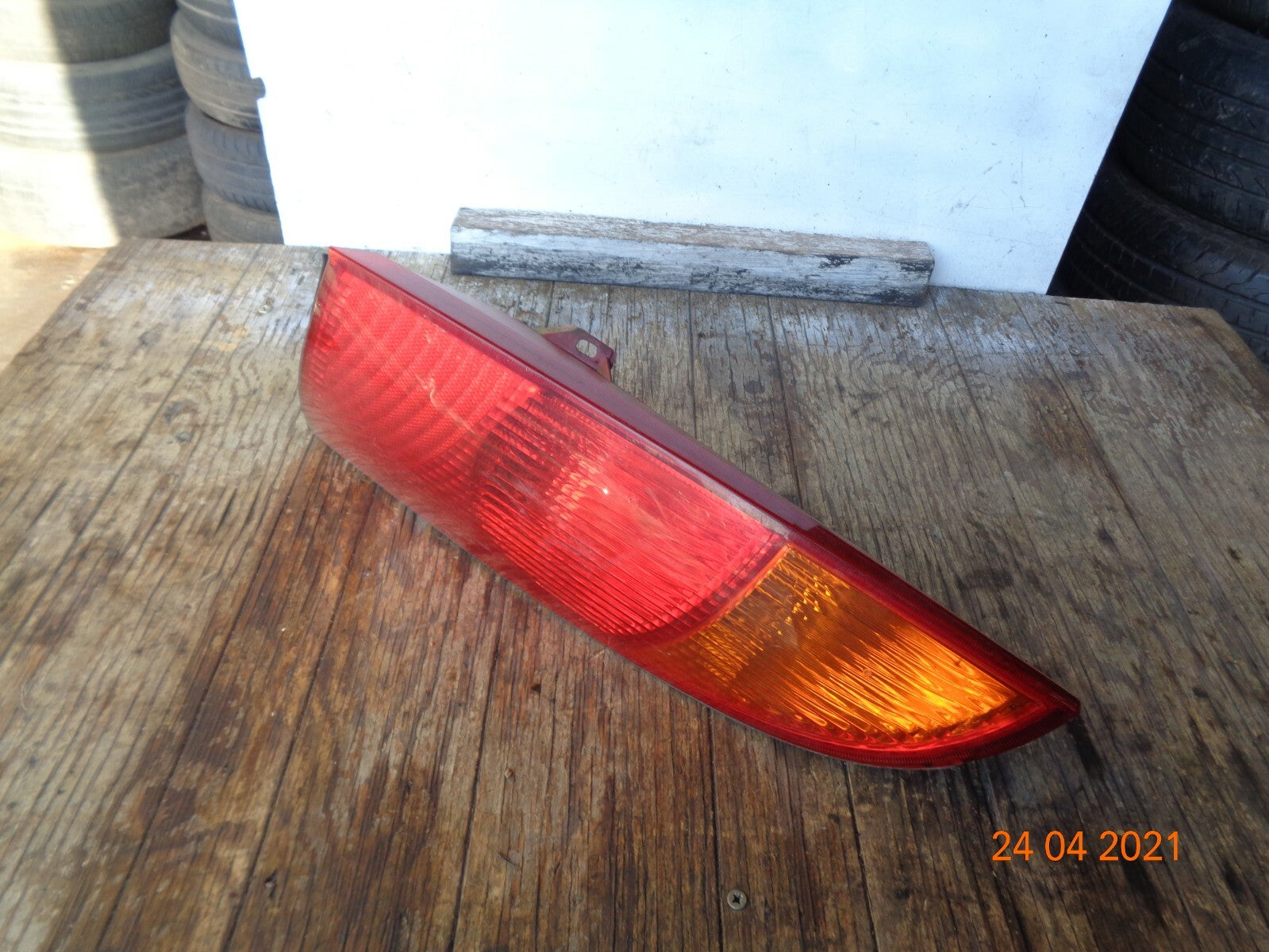 FORD FOCUS MK1 2001 NSR PASSENGER SIDE REAR BRAKE TAIL LIGHT CLUSTER