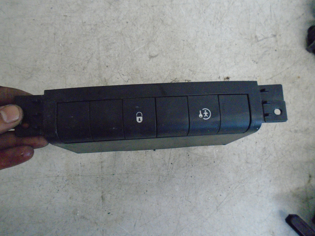PEUGEOT 207 2007 CENTRE CONSOLE LOCK BUTTON SWITCH PANEL 9654374077