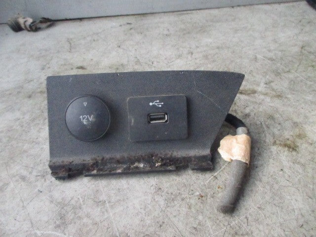 2021 FORD TRANSIT USB PORTS 12V POWER SOCKET  JK21V044K62