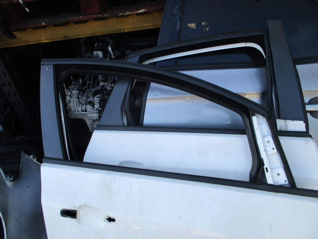2010 VAUXHALL ASTRA J MK6 OSF DRIVER SIDE FRONT BARE DOOR SUMMIT WHITE ZGAZ