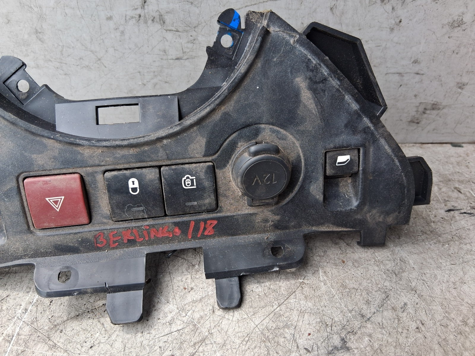 2018 CITROEN BERLINGO MK2 DASHBOARD HAZARD SWITCH MULTIPLE SWITCH 9680932177