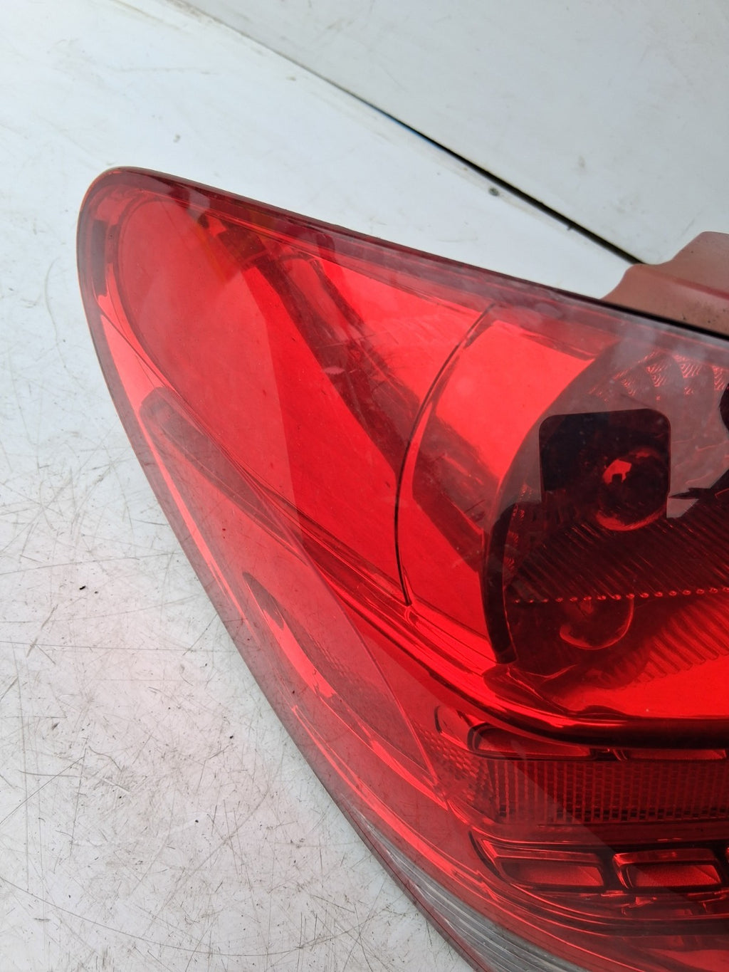 2012 PEUGEOT 207 NSR NEAR LEFT PASSENGER SIDE REAR TAIL LIGHT 9686565980
