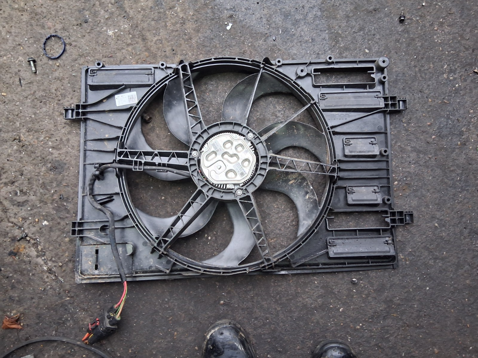 2013 VW VOLKSWAGEN GOLF MK7 RADIATOR COOLING FAN 5Q0121205