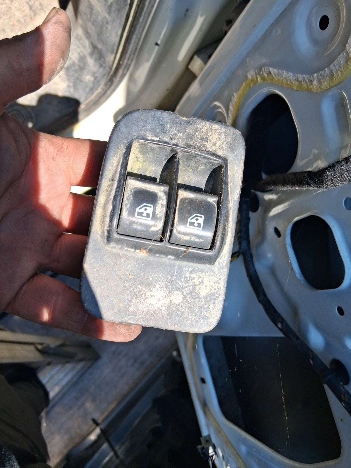 2015 PEUGEOT BIPPER OSF DRIVER SIDE FRONT WINDOW CONTROL SWITCH