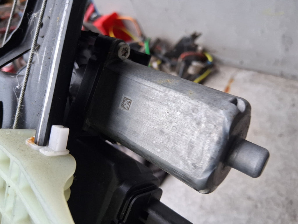 2021 VAUXHALL VIVARO MK3 NSF PASSENGER SIDE WINDOW MOTOR REGULATOR 9829889780