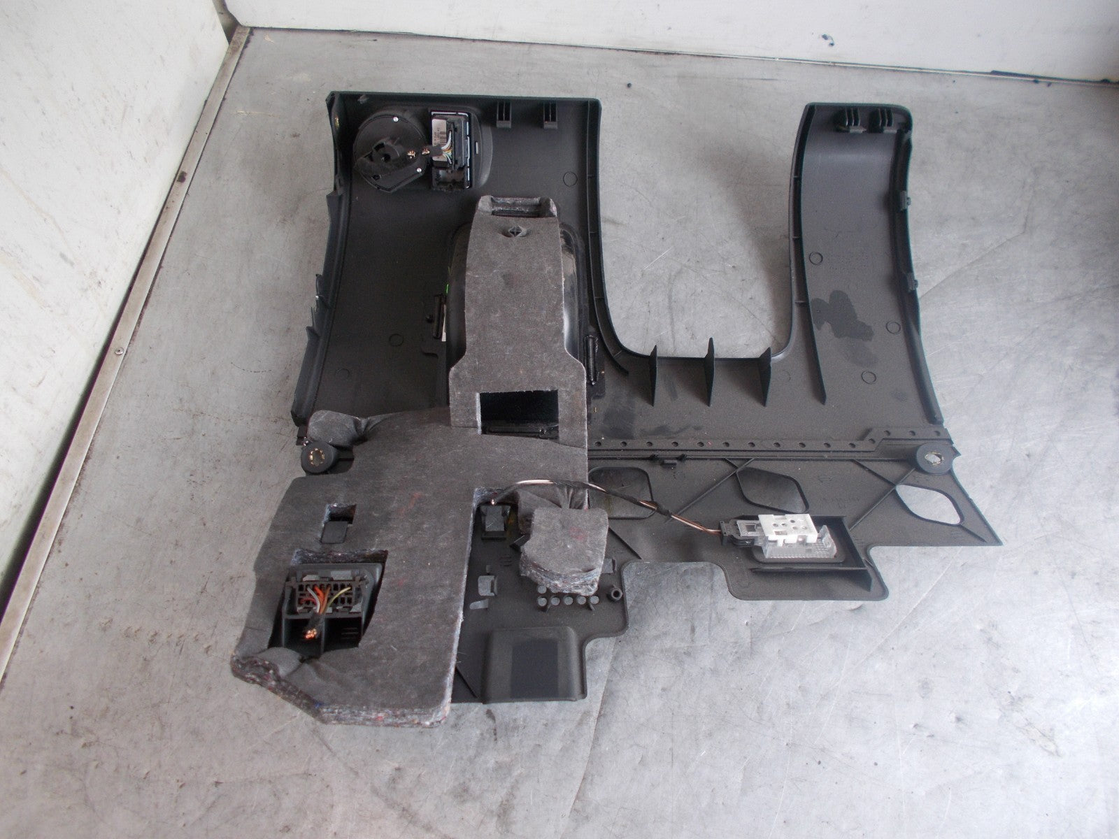 AUDI A3 2008 MK2 8P1 LOWER DASHBOARD PANEL TRIM BLACK 8P2863075A
