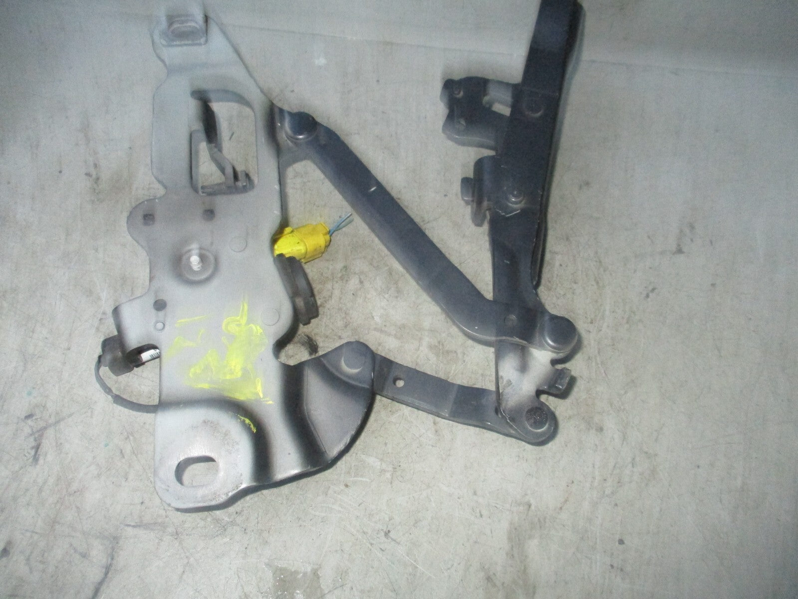 BMW 5 SERIES 2011 F10 LEFT PASSENGER SIDE BONNET HINGE 7249887