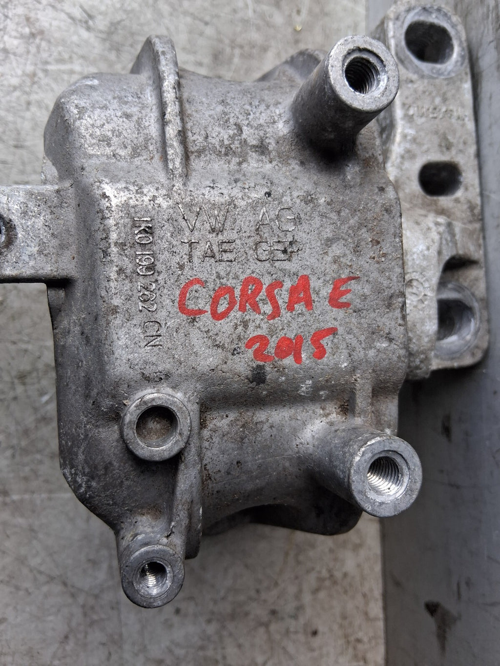 2015 VAUXHALL CORSA E OS DRIVER SIDE RIGHT ENGINE MOUNT 1K0199262