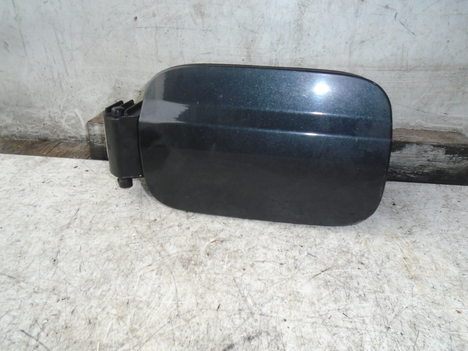 MERCEDES BENZ C CLASS W204 FUEL FILLER FLAP & COVER A2047500103