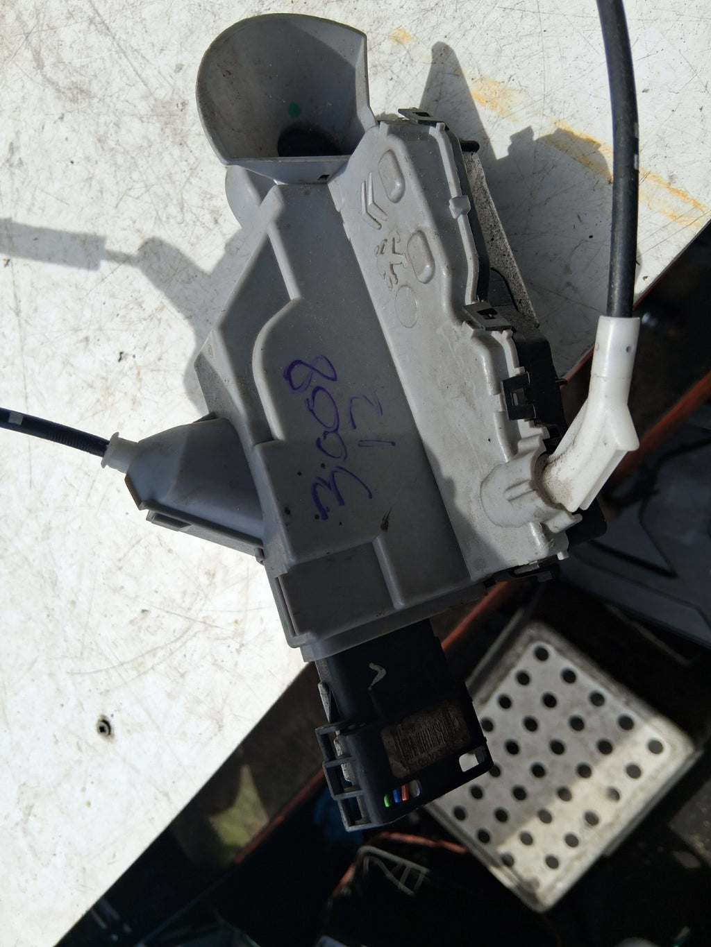 2012 PEUGEOT 3008 MK1 NSF PASSENGER SIDE FRONT LEFT DOOR LOCK MECHANISM A04964
