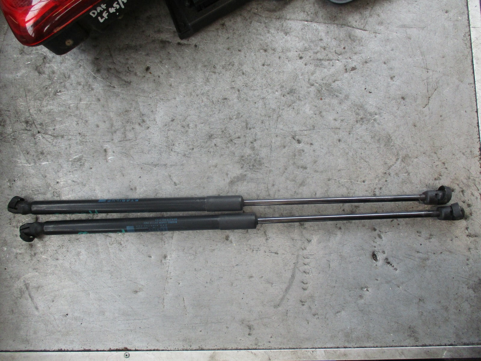 MERCEDES A CLASS W176 BOOTLID TAILGATE STRUTS STAYS A1769800164