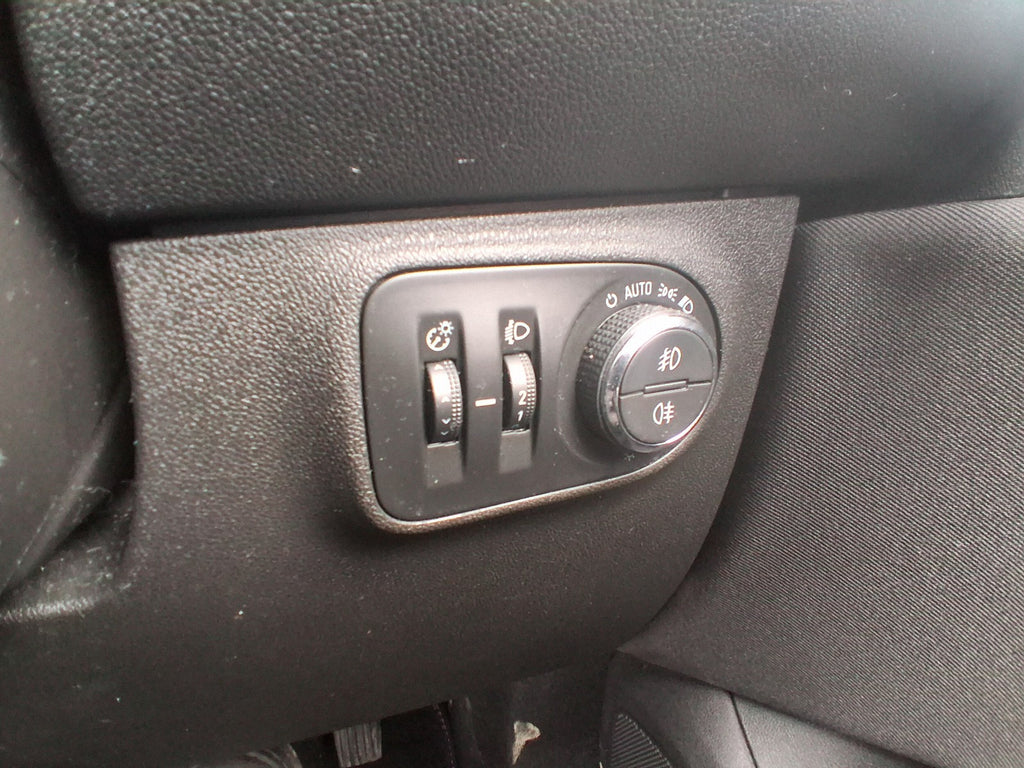 2019 VAUXHALL CORSA E HEADLIGHT AND FOG LIGHT CONTROL SWITCH