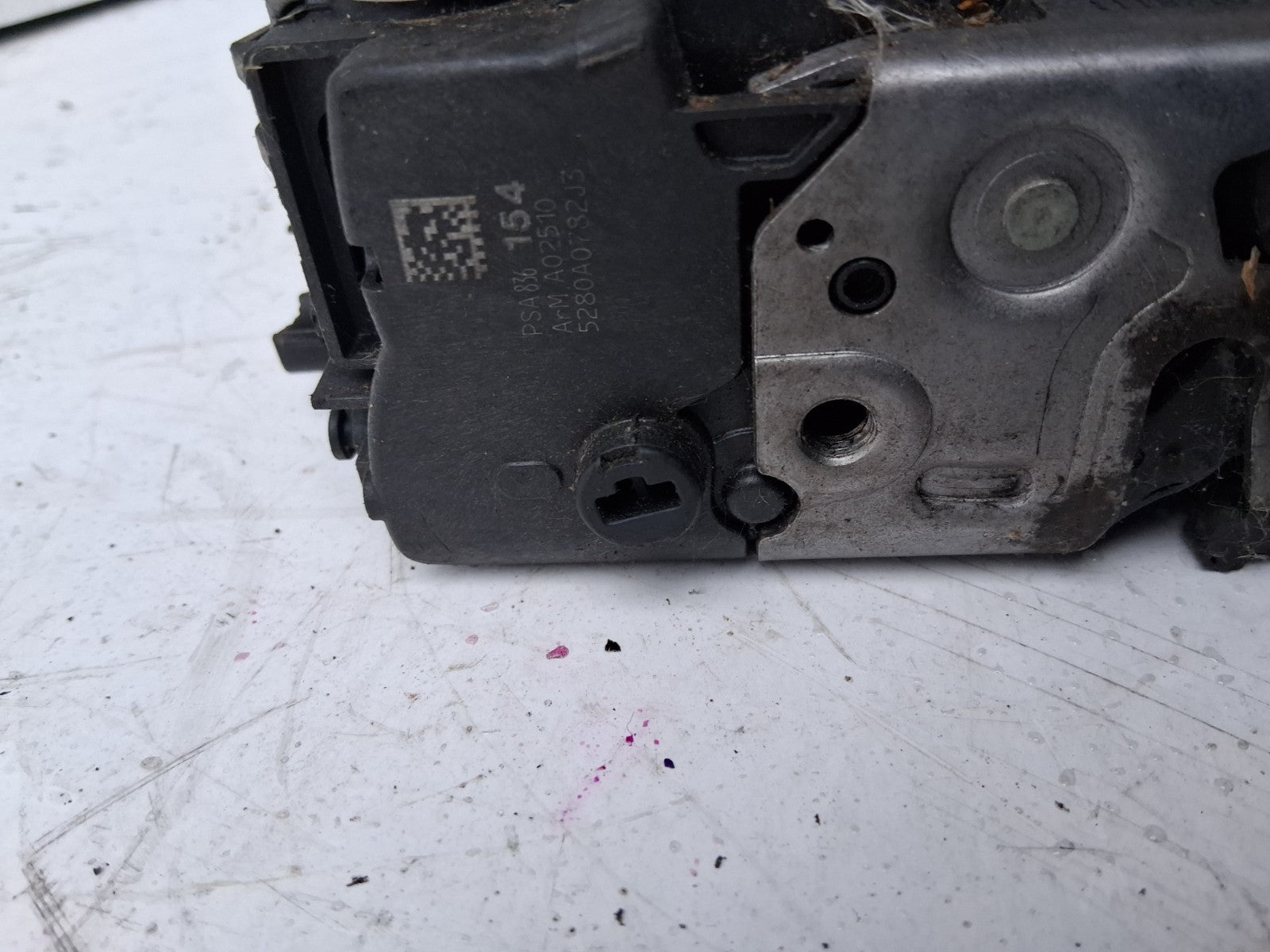 2008 CITROEN C3 LEFT PASSENGER SIDE NEAR SIDE DOOR LOCK A02510