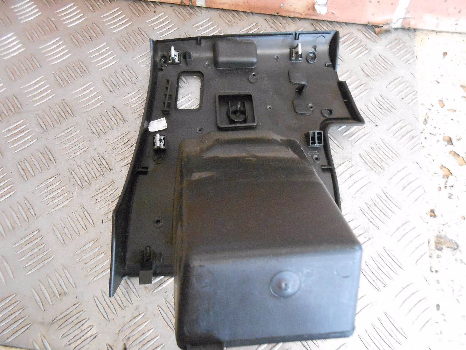 PEUGEOT 307 CC 307 O/S LOWER DASH BOARD FACIA PANEL & STORAGE POCKET 9637031277
