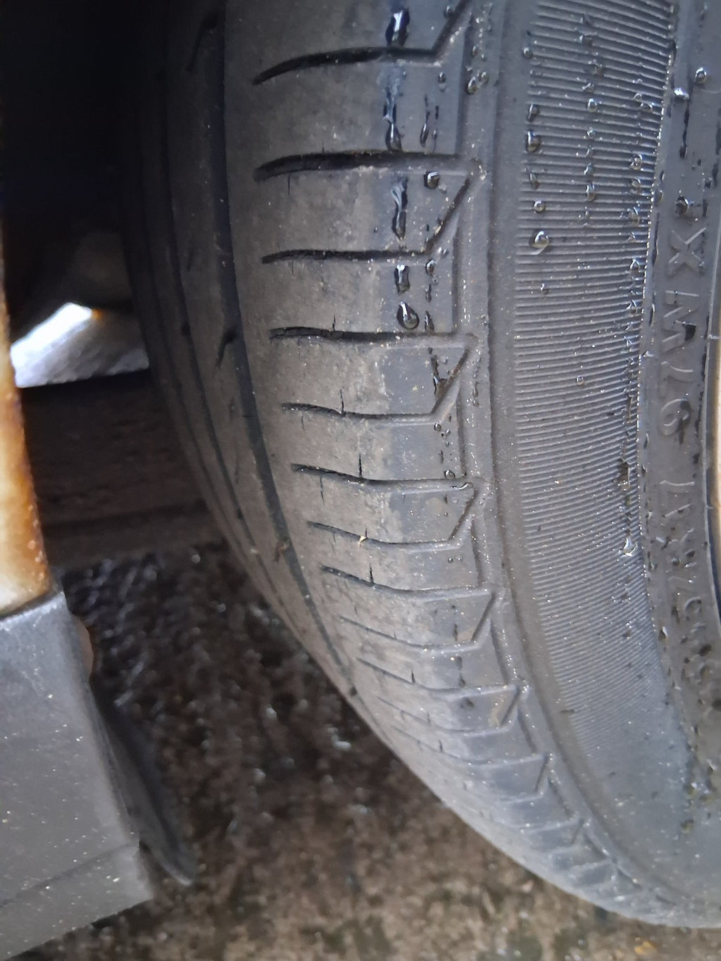 2006 VW VOLKSWAGEN PASSAT B6 17 INCH ALLOY WHEEL WITH TYRE 235/45R17