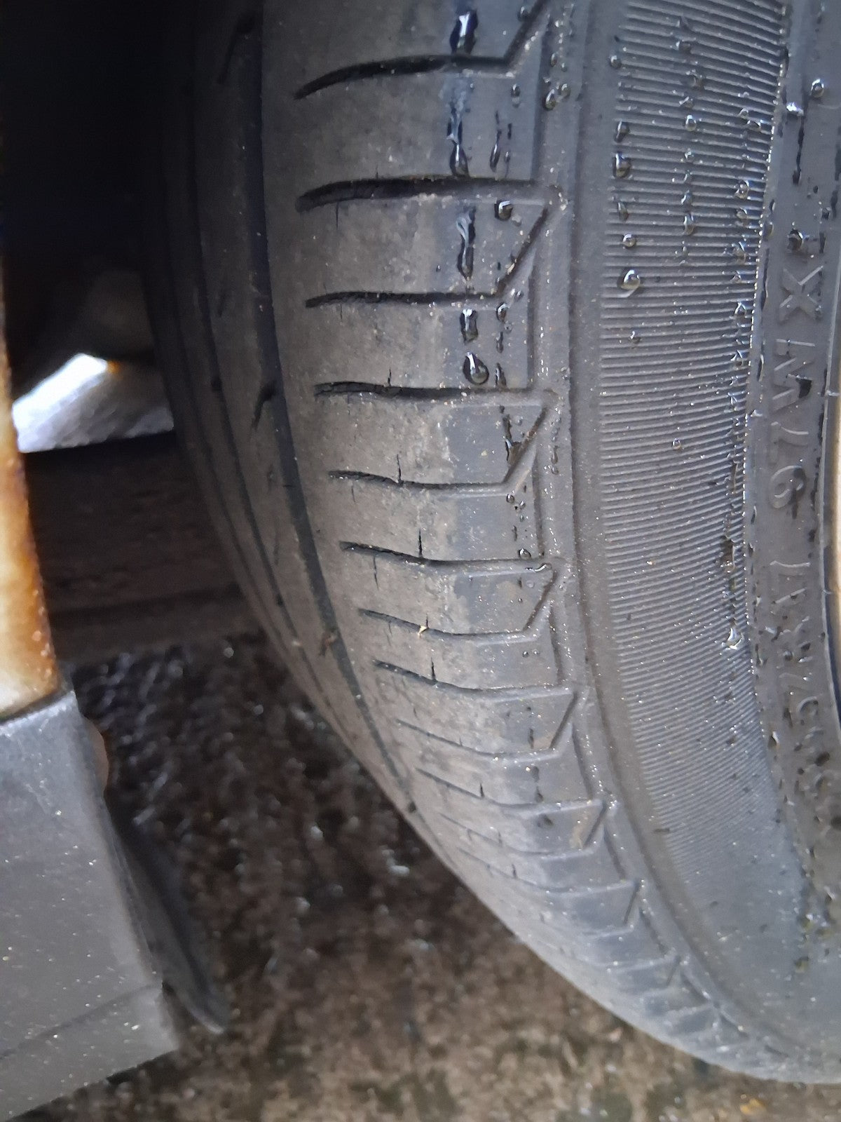 2006 VW VOLKSWAGEN PASSAT B6 17 INCH ALLOY WHEEL WITH TYRE 235/45R17