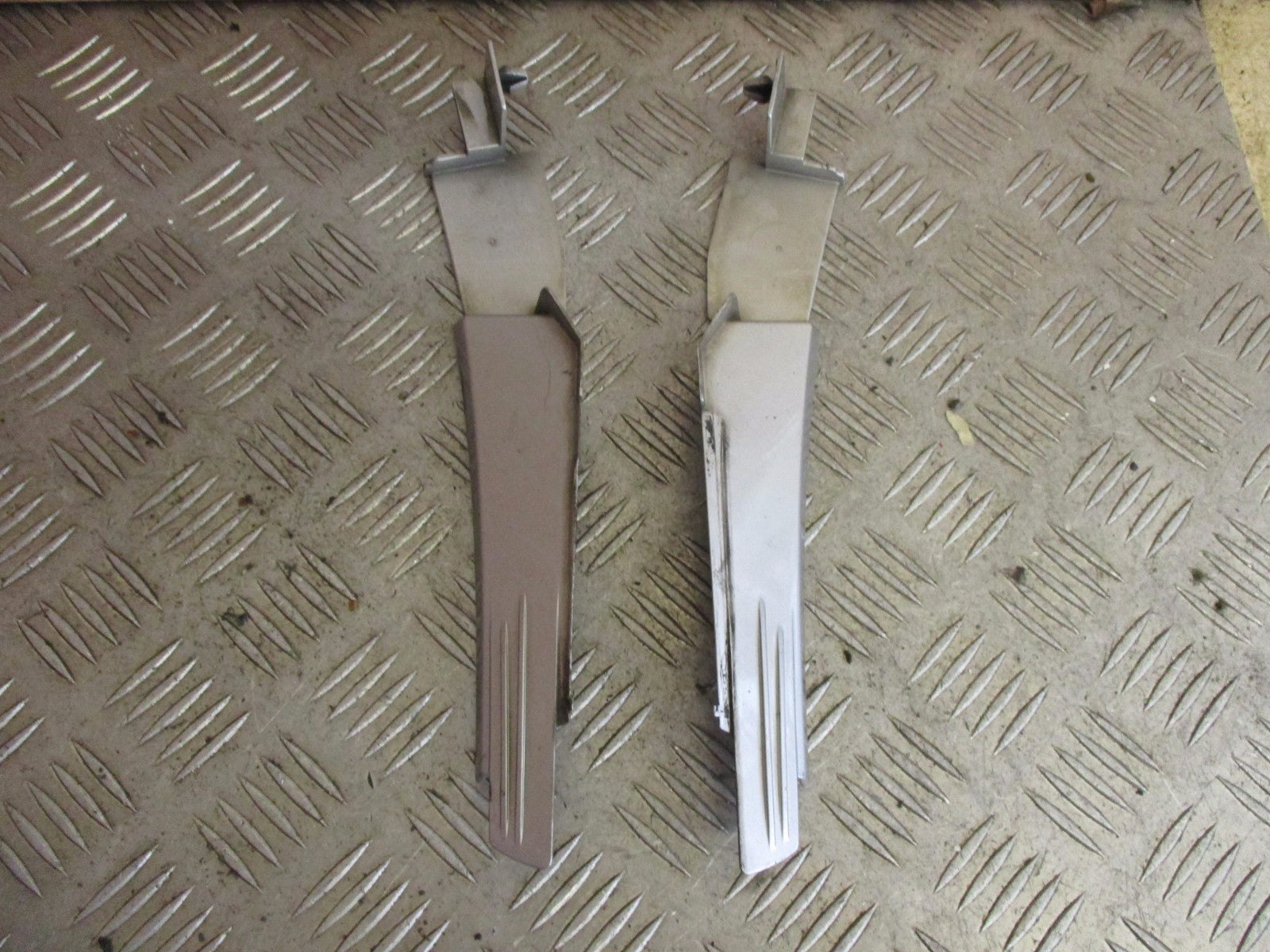 VAUXHALL ZAFIRA B 2007 PAIR 2 TOP INNER WING PLASTIC TRIM TRIMS COVERS 13142286