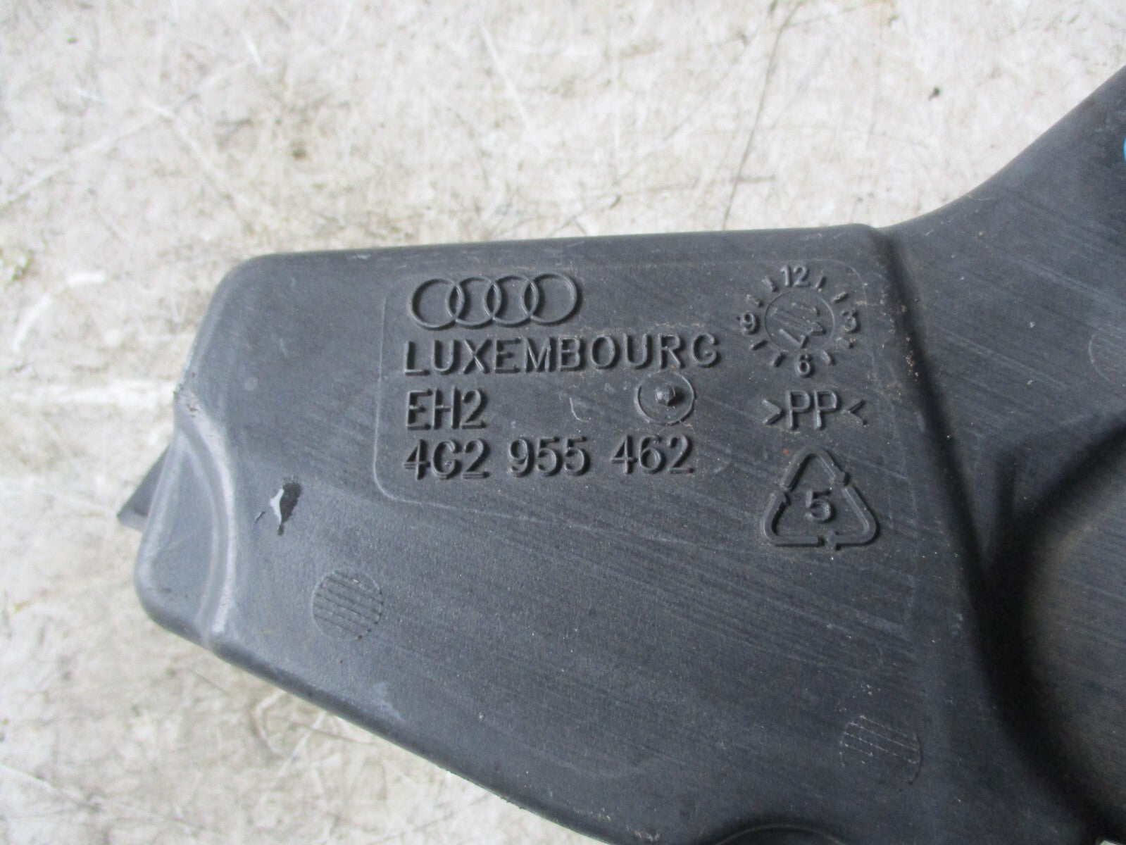 AUDI A6 2017 WIND SCREEN WASHER BOTTLE TANK 4C2955462