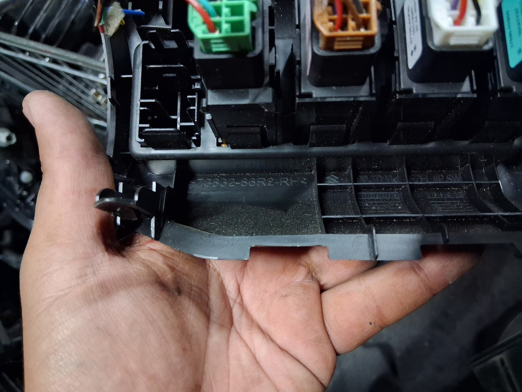 2022 SUZUKI VITARA MK4 TRACTION CONTROL SWITCH PUSH START BUTTON TRIM 7383286