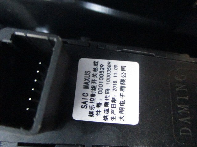 2020 LDV SAIC V80 MIDDLE DASH AIR VENT & RADIO CONTROL SWITCH & TRIM C00104309