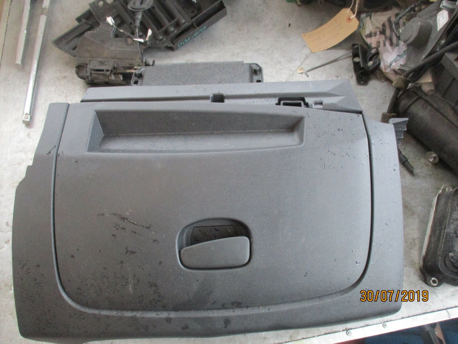 RENAULT CLIO X98 (MK4) 2018 GLOVE BOX 681087136R