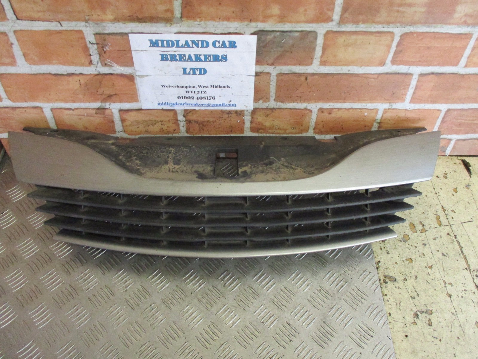 RENAULT LAGUNA MK2 2003 FRONT BUMPER GRILL GRILLE AIR INTAKE 8200012581