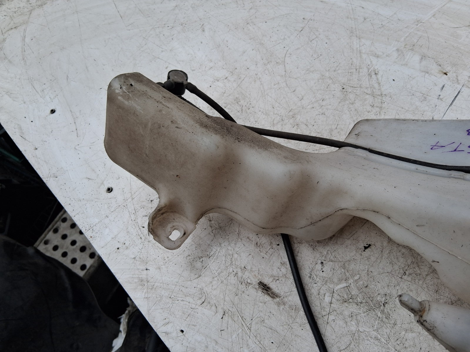 2014 FORD FIESTA MK7 FRONT WINDSCREEN WASHER BOTTLE TANK RESERVOIR