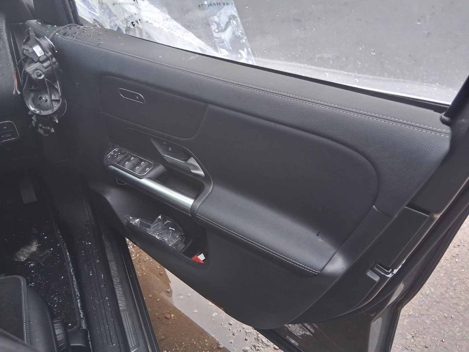 2025 MERCEDES BENZ GLA 180 H247 OSF DRIVER SIDE FRONT RIGHT DOOR CARD PANEL