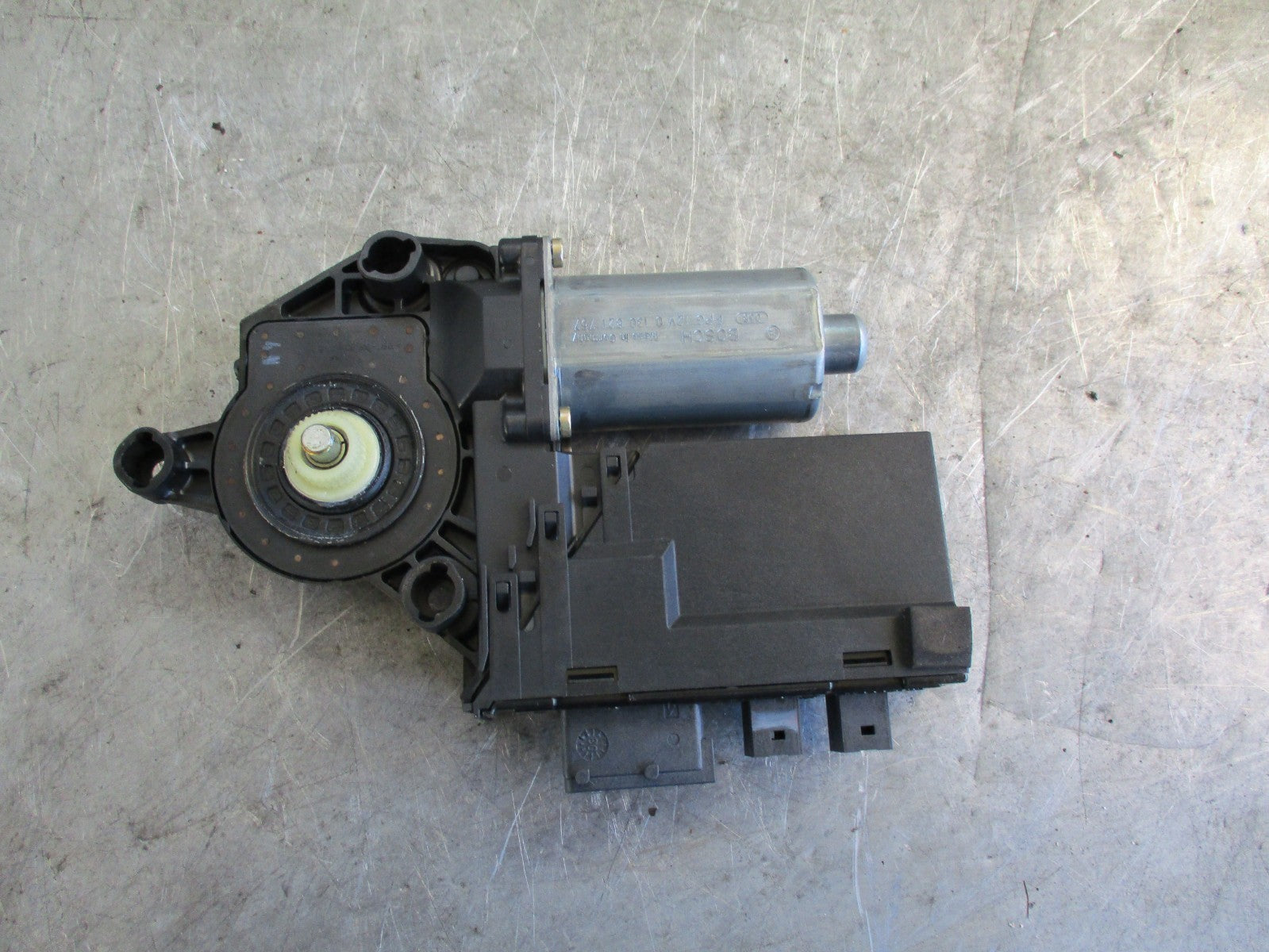 PEUGEOT 307 NSF PASSENGER SIDE FRONT WINDOW MOTOR 9637130980