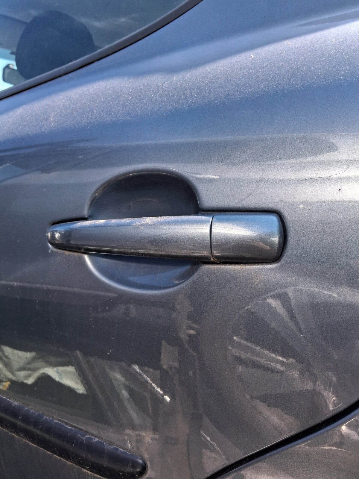 2009 PEUGEOT 207 NSF PASSENGER SIDE FRONT COMPLETE DOOR GRIS THORIUM METALLIC