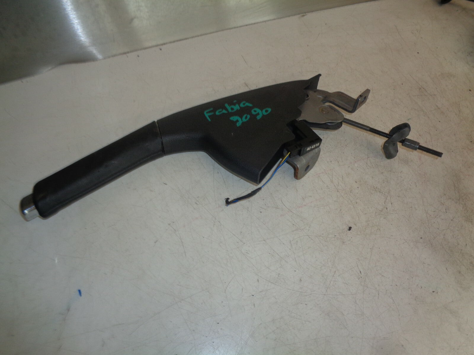 SKODA FABIA 2020 MK3 NJ 1.0 PETROL HAND BRAKE LEVER 6V0711461A
