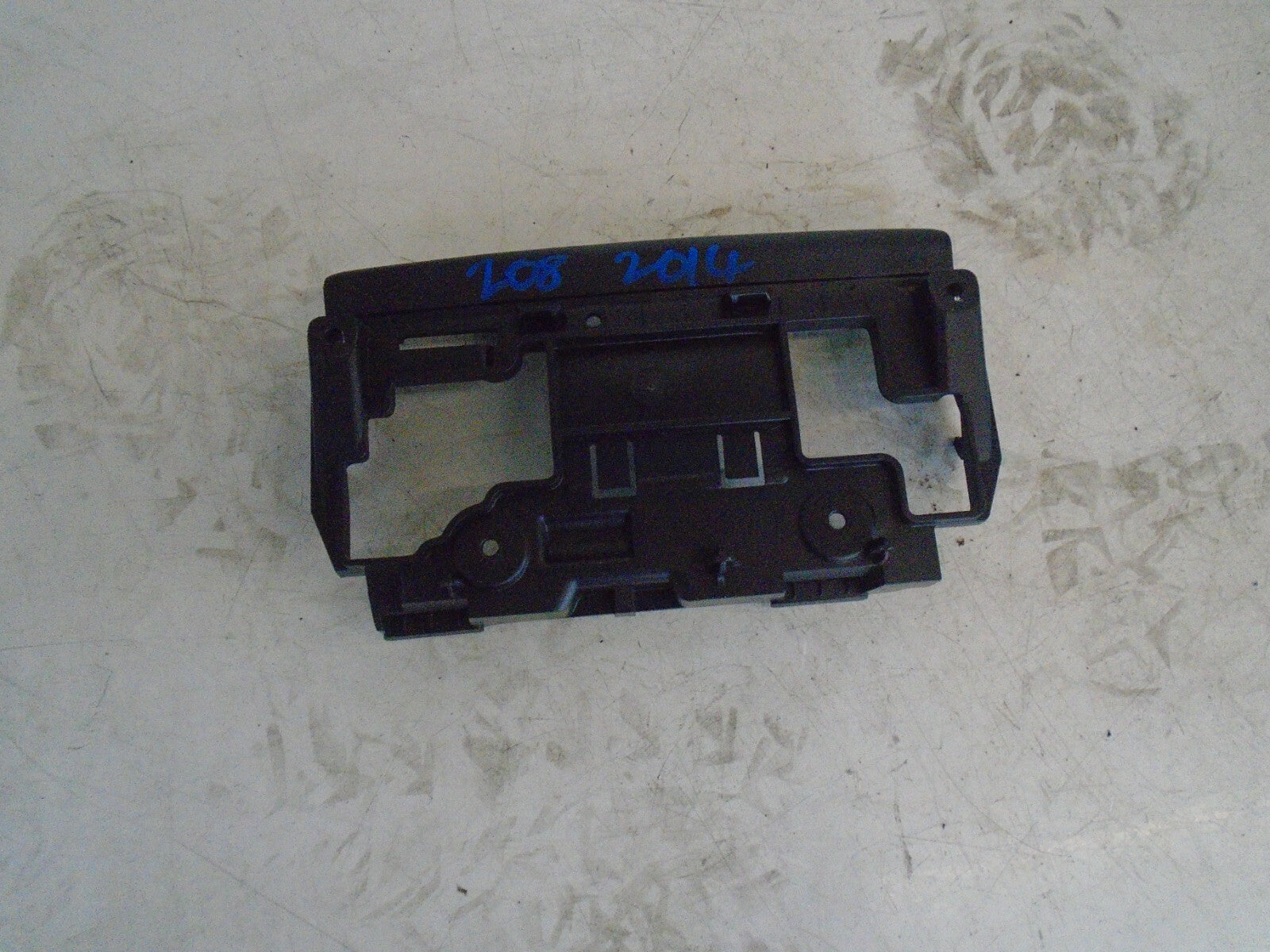 PEUGEOT 208 2014 MK1 TOUCH SCREEN MULTI MEDIA DISPLAY HOLDER 9672846077